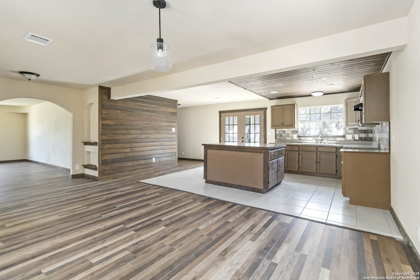 1260 Comanche Path Bandera, TX 78003 - Photo 6 of 23