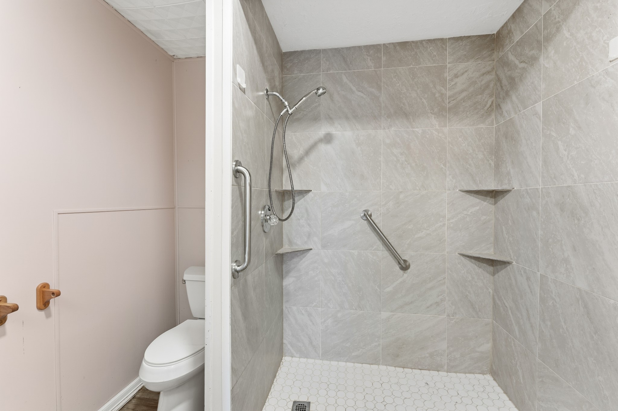 704 Cook Road Winnie, TX 77665 - Photo 11 of 18 Extra large Shower