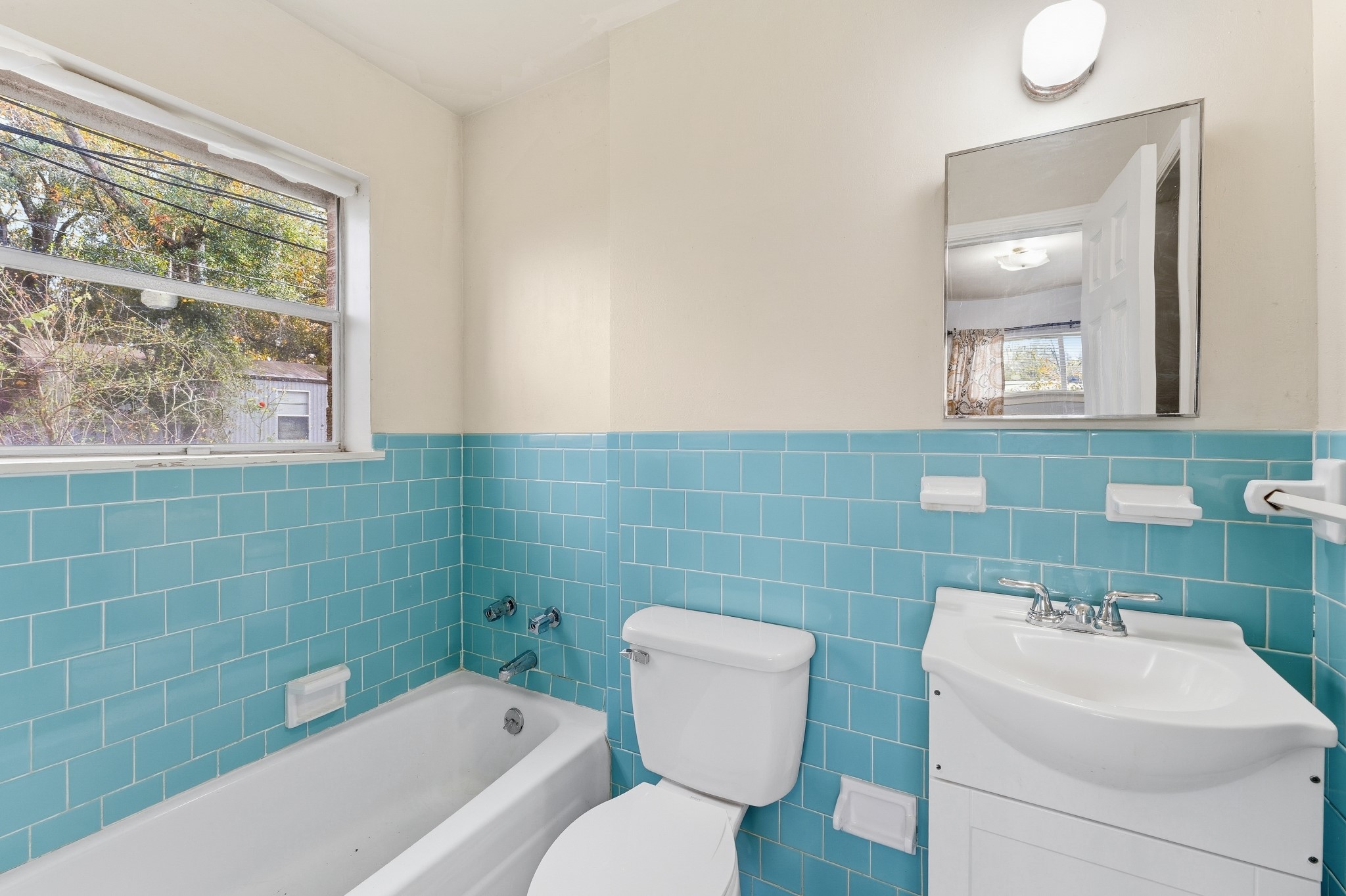 704 Cook Road Winnie, TX 77665 - Photo 15 of 18 Third bedroom attached bathroom