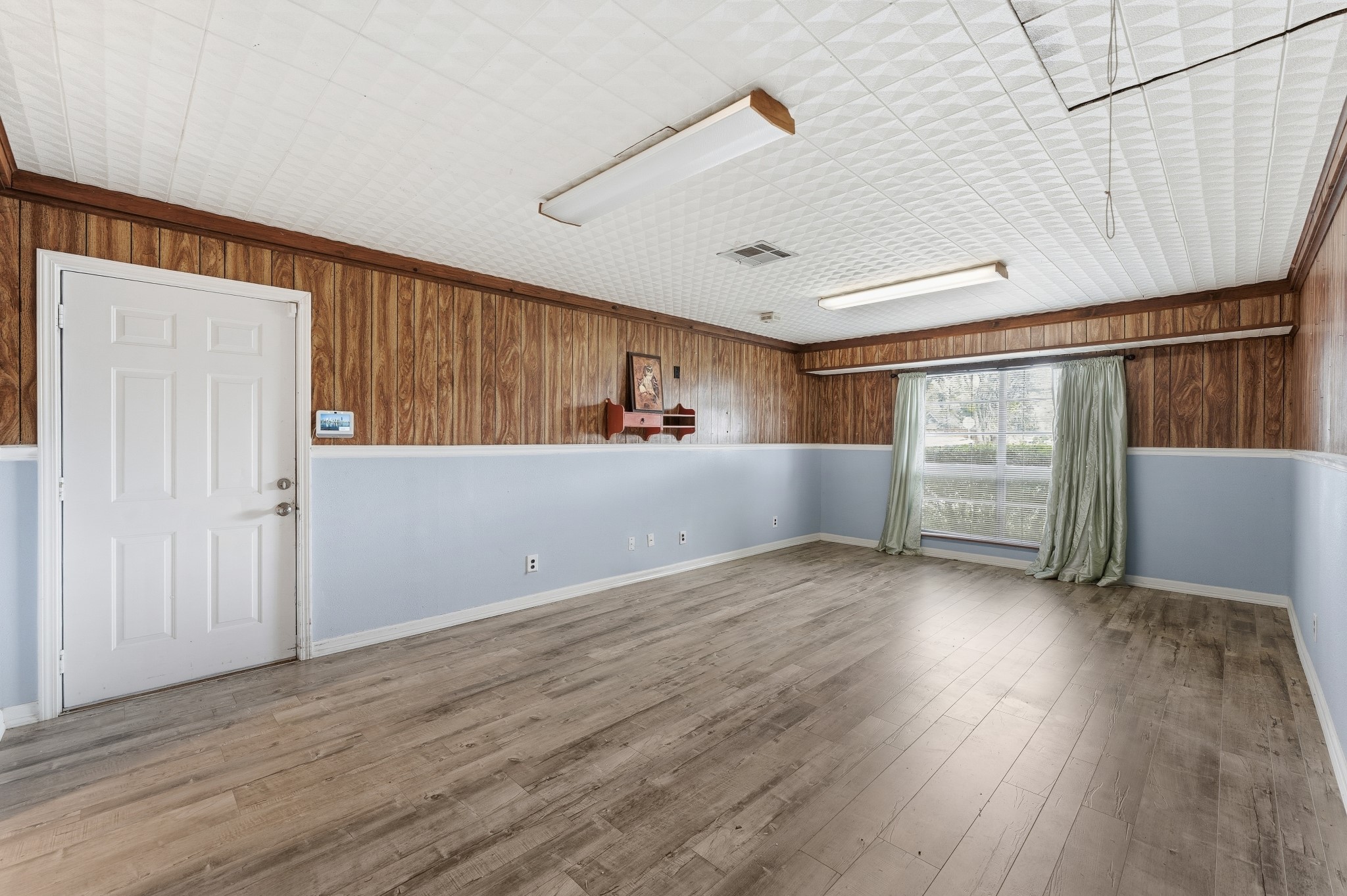 704 Cook Road Winnie, TX 77665 - Photo 9 of 18 Primary Bedroom