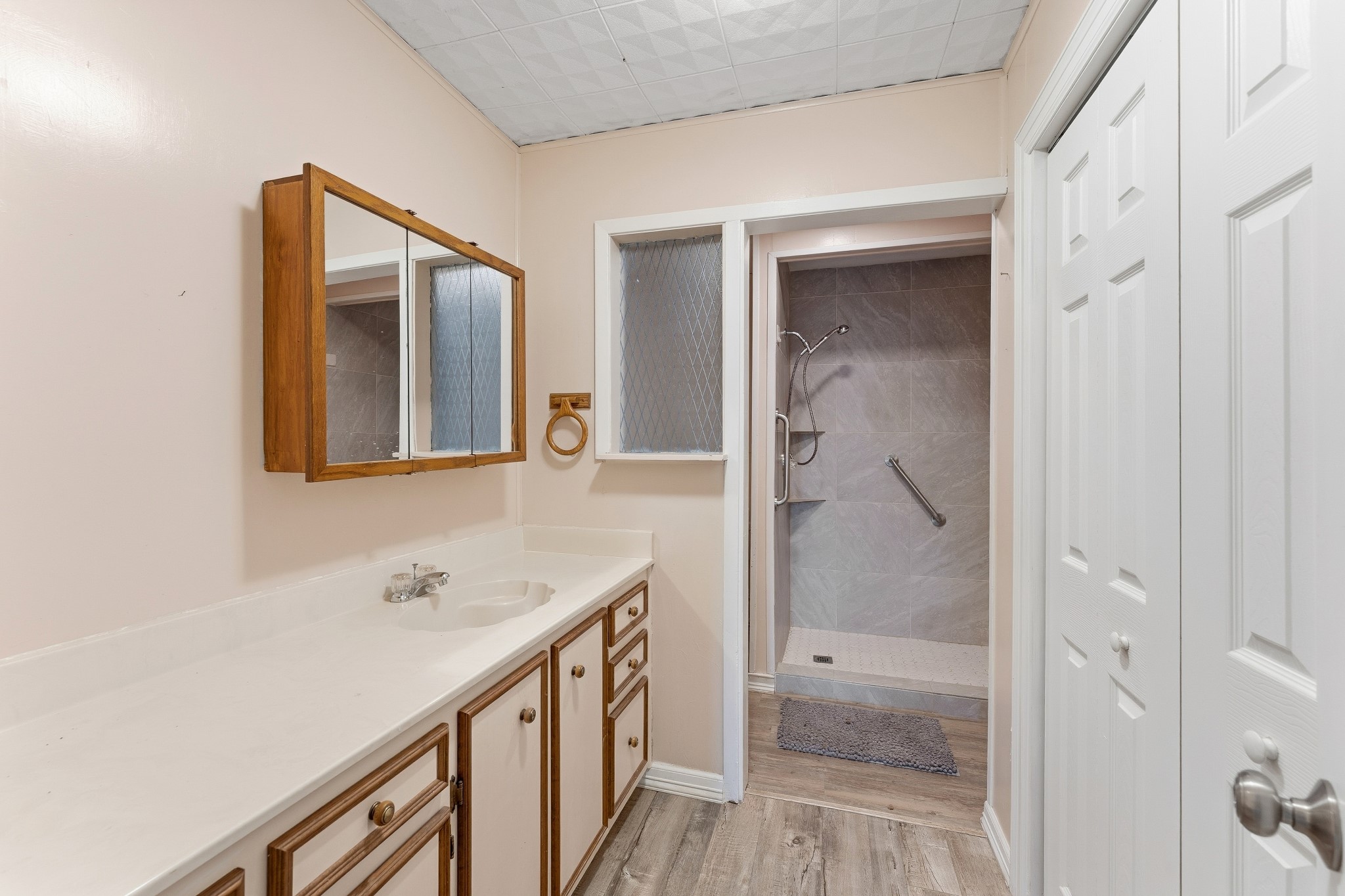 704 Cook Road Winnie, TX 77665 - Photo 10 of 18 Primary bathroom