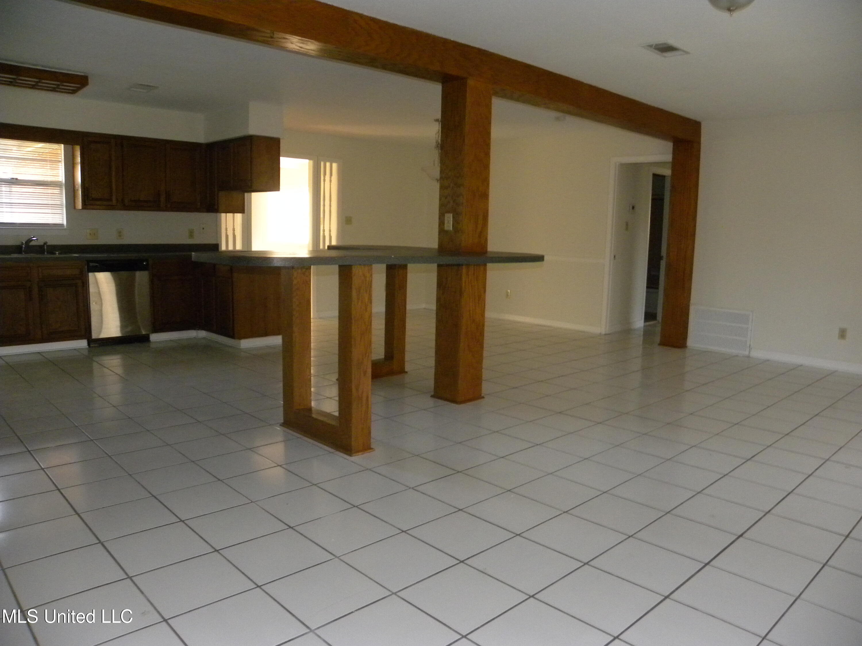 2507 Parkway Road Biloxi, MS 39531 - Photo 6 of 38 DSCN8237