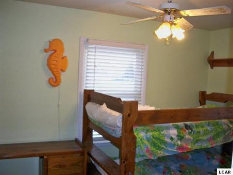 833 Addison Street Adrian, MI 49221 - Photo 5 of 8 20023186-4.JPG