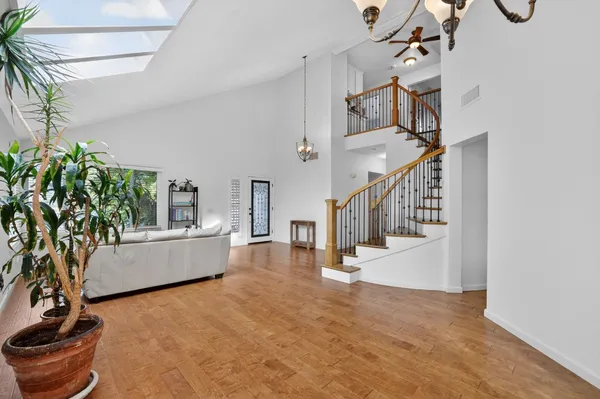 a view of entryway and hall