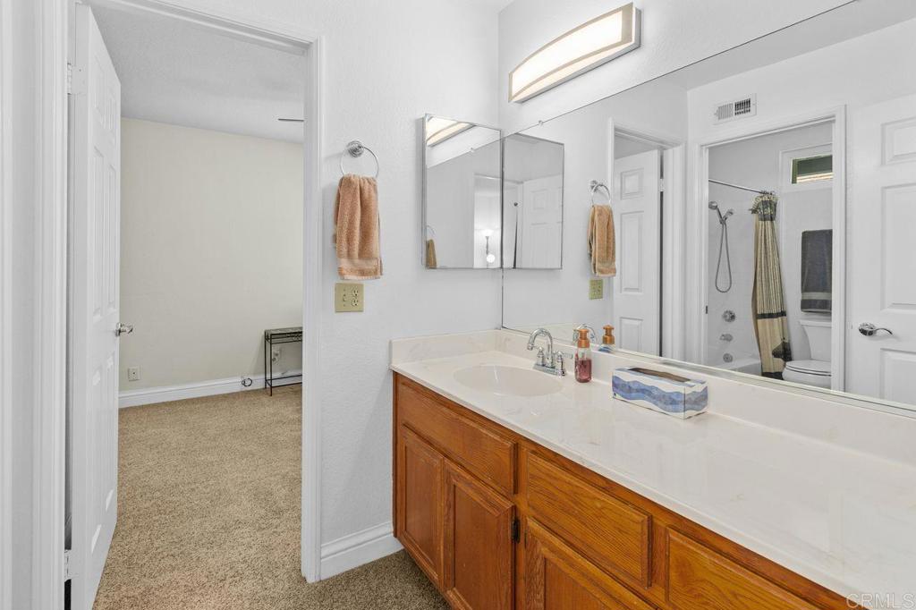 19185 Laurenrae Street Riverside, CA 92508 - Photo 26 of 28 Jack & Jill Bathroom