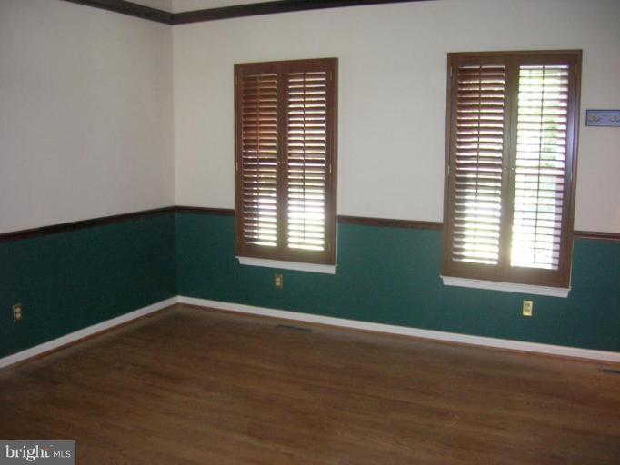 16813 Cashell Road Olney, MD 20832 - Photo 4 of 30 Living Room