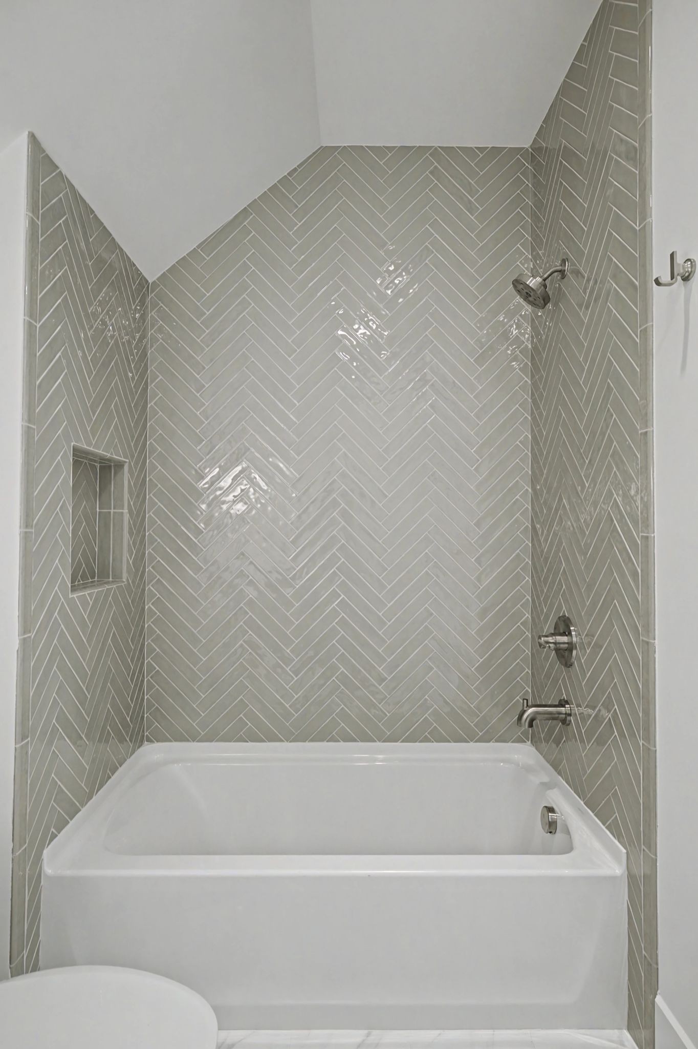 314 James Avenue Franklin, TN 37064 - Photo 32 of 43 a bathroom with a bath tub