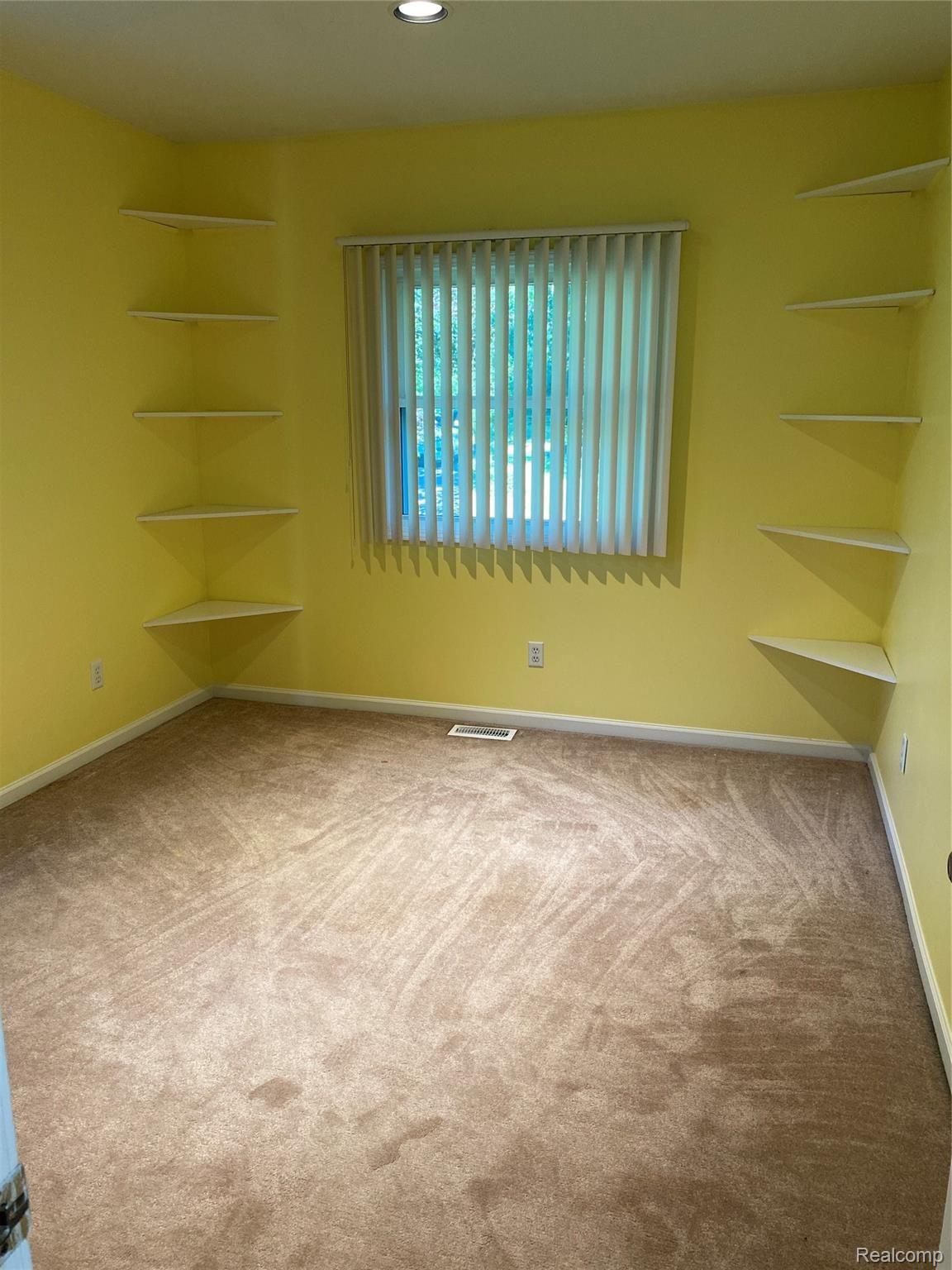 5850 Pine Knob Road Clarkston, MI 48346 - Photo 36 of 67 Yellow room.JPG