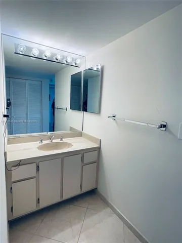 $279,000 | 11111 Biscayne Boulevard, Unit 4E, Miami, FL 33181
