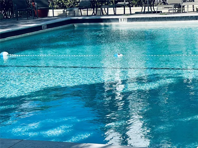 $279,000 | 11111 Biscayne Boulevard, Unit 4E, Miami, FL 33181