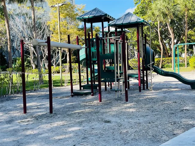 $279,000 | 11111 Biscayne Boulevard, Unit 4E, Miami, FL 33181