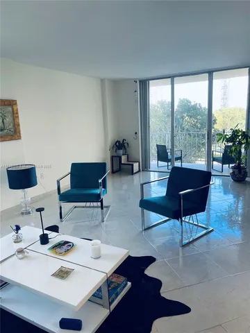 $279,000 | 11111 Biscayne Boulevard, Unit 4E, Miami, FL 33181