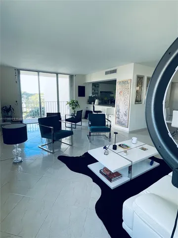 $279,000 | 11111 Biscayne Boulevard, Unit 4E, Miami, FL 33181
