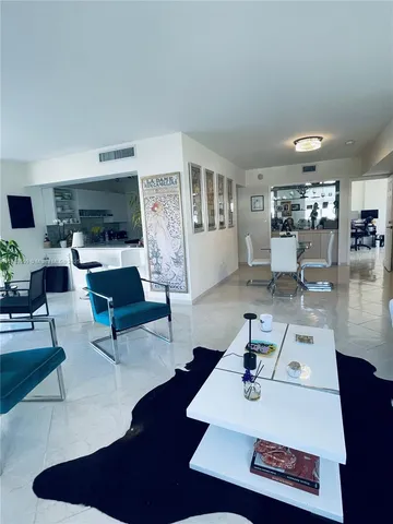 $279,000 | 11111 Biscayne Boulevard, Unit 4E, Miami, FL 33181