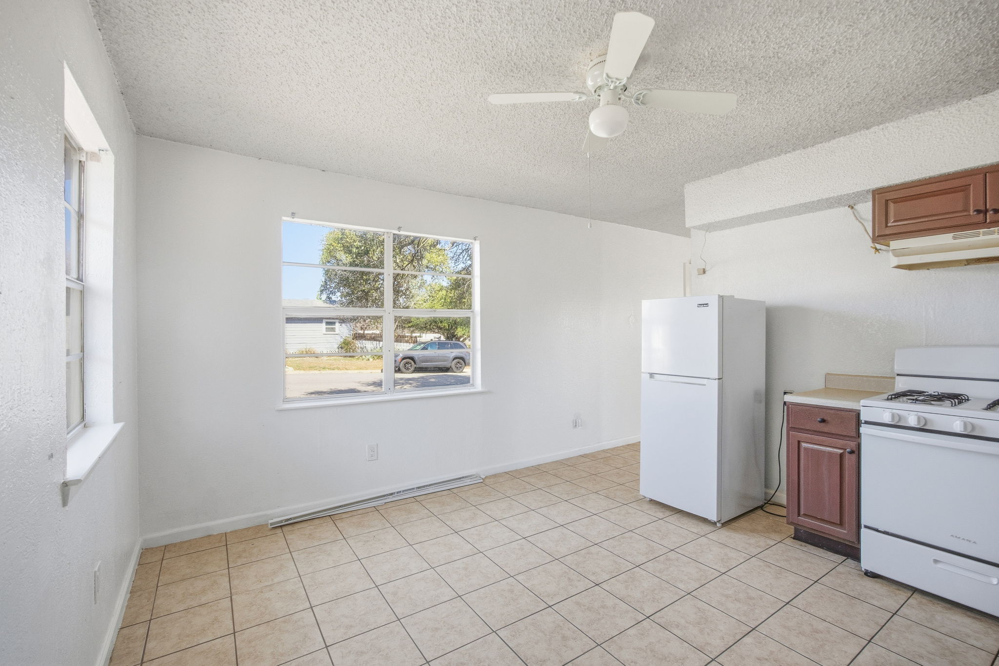 202 Forest Street Georgetown, TX 78626 - Photo 13 of 36