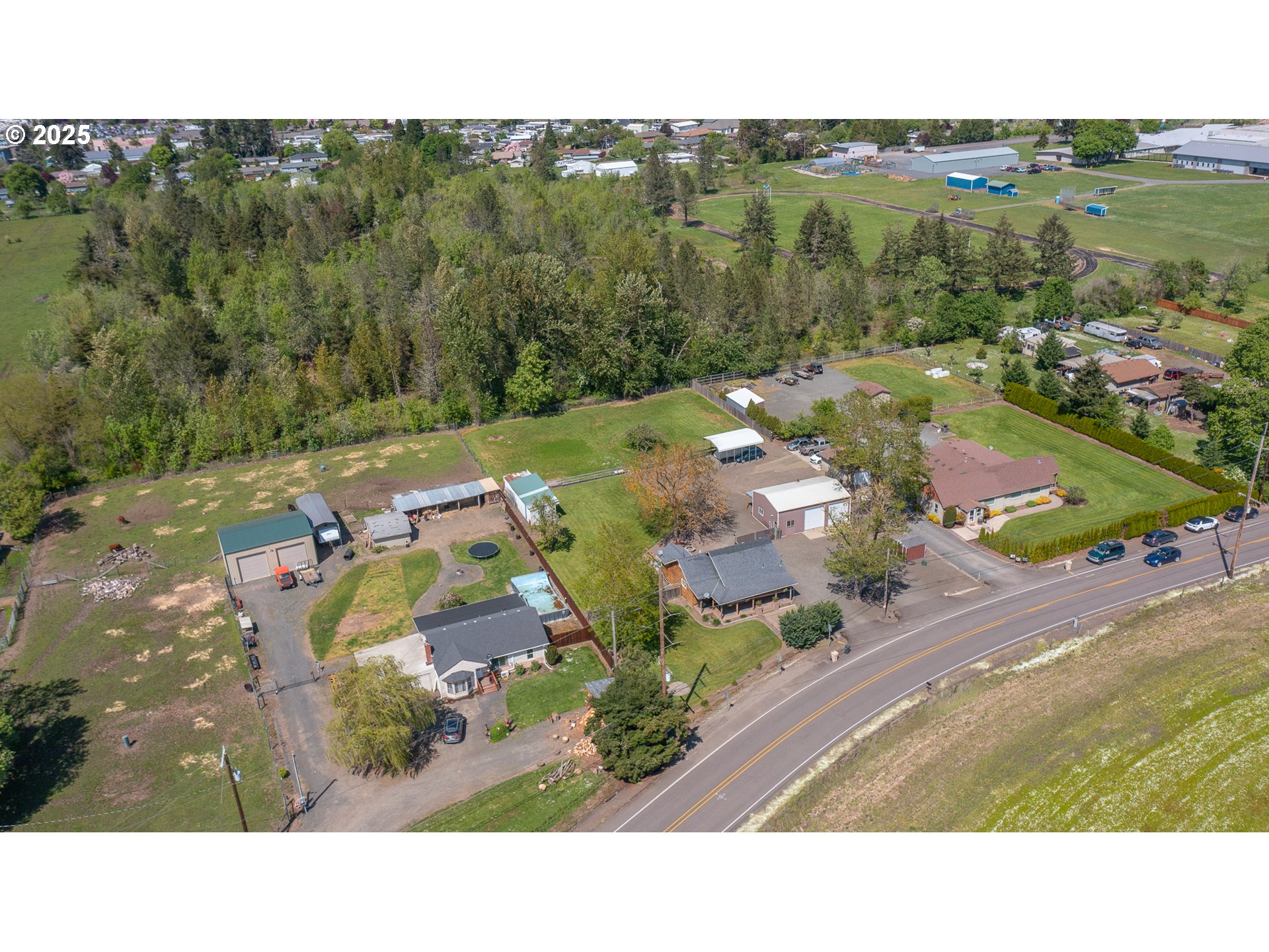 680 Crowfoot Road Lebanon, OR 97355 - Photo 3 of 48 Gallery Image 3