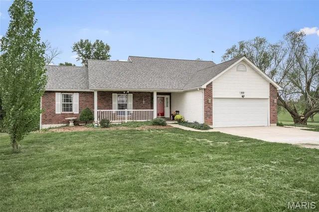 $390,000 | 66 Hillview Lane, Troy, MO 63379