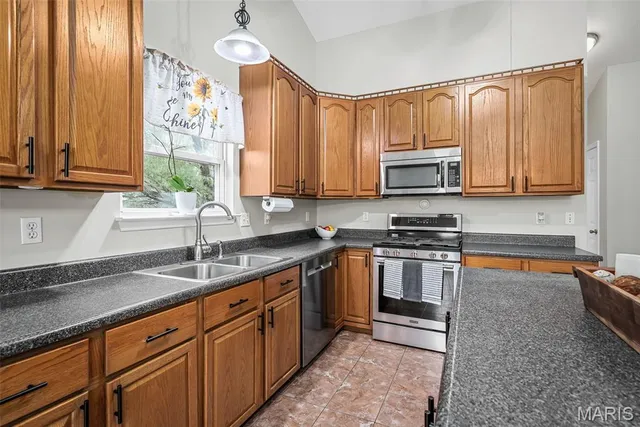 $390,000 | 66 Hillview Lane, Troy, MO 63379