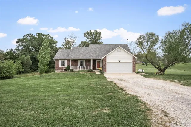 $390,000 | 66 Hillview Lane, Troy, MO 63379