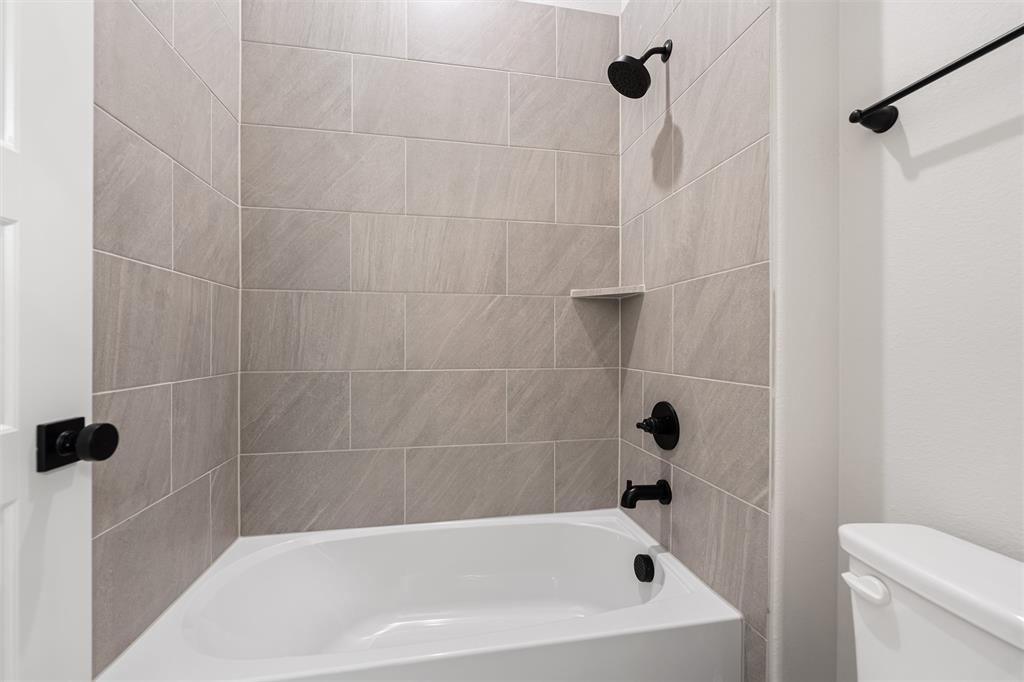 12108 Crystal Drive Krum, TX 76249 - Photo 22 of 40 a bathroom with a shower and a bathtub