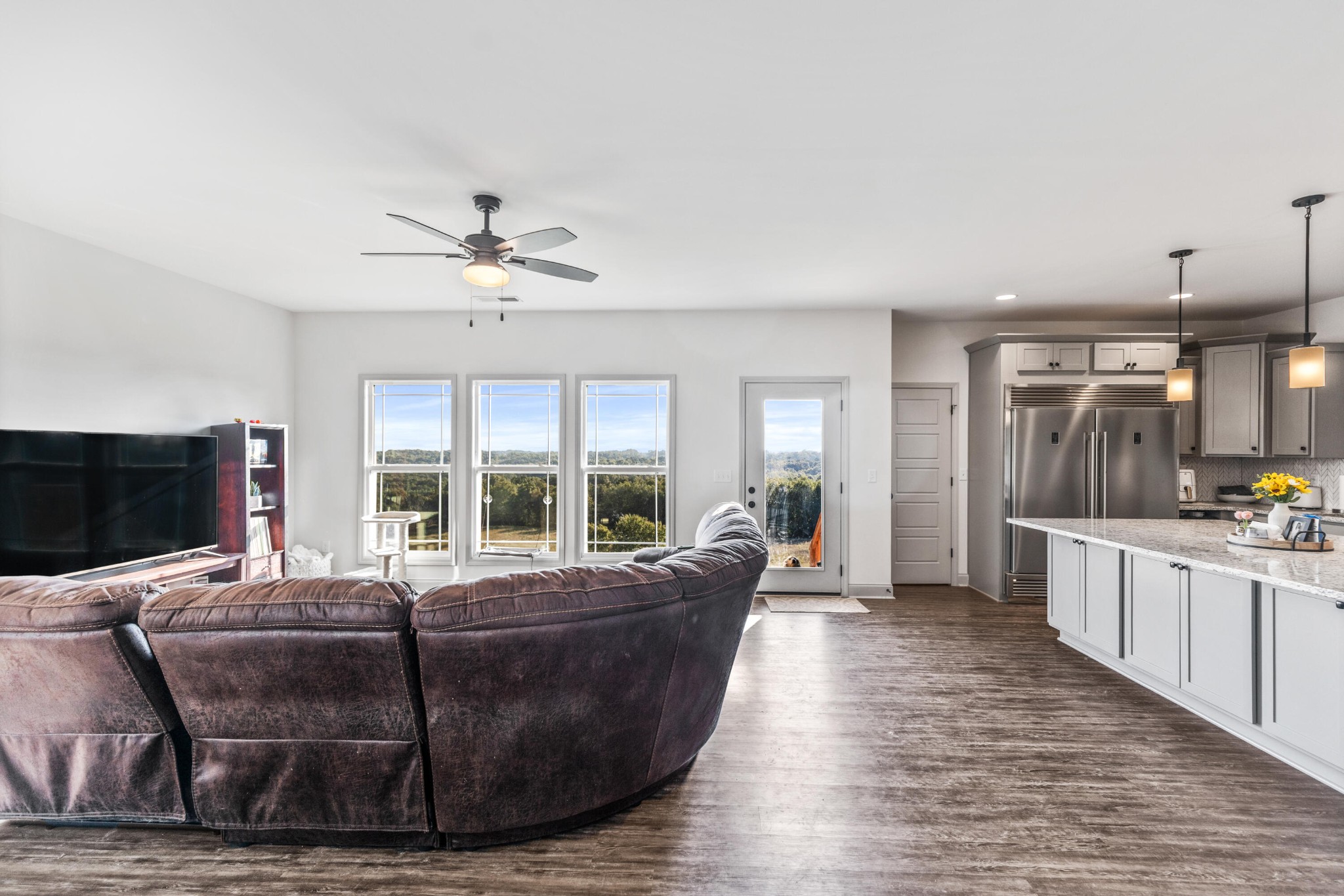 610 Summer City Firetower Road Pikeville, TN 37367 - Photo 14 of 60 a living room with furniture flat screen tv and a fireplace