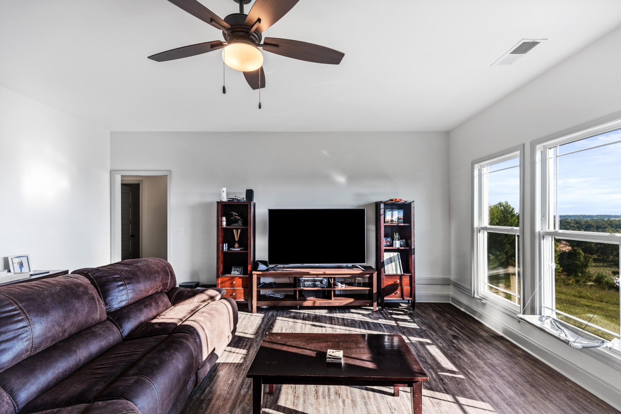 610 Summer City Firetower Road Pikeville, TN 37367 - Photo 15 of 60 a living room with furniture and a flat screen tv