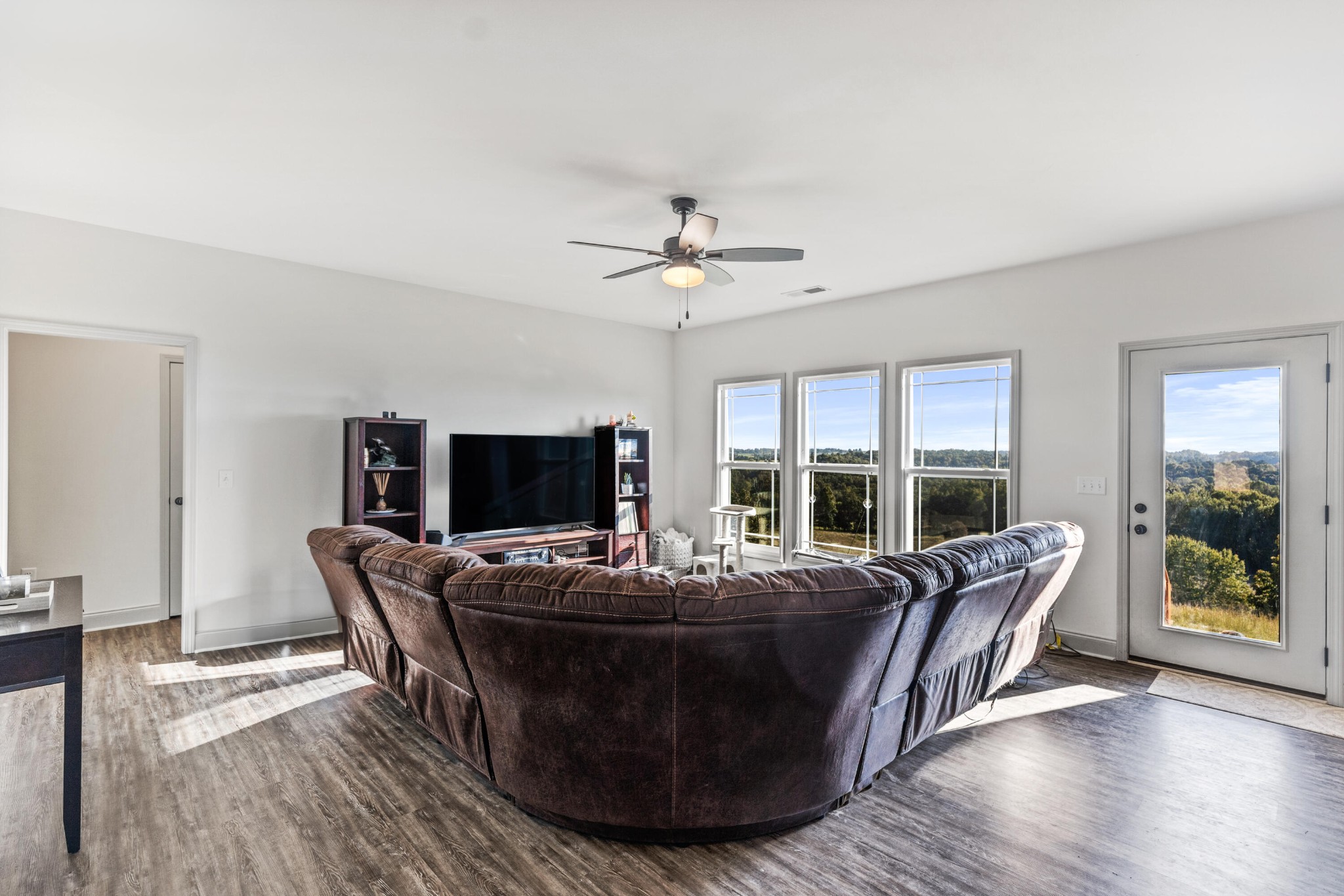 610 Summer City Firetower Road Pikeville, TN 37367 - Photo 21 of 60 a living room with furniture and a flat screen tv