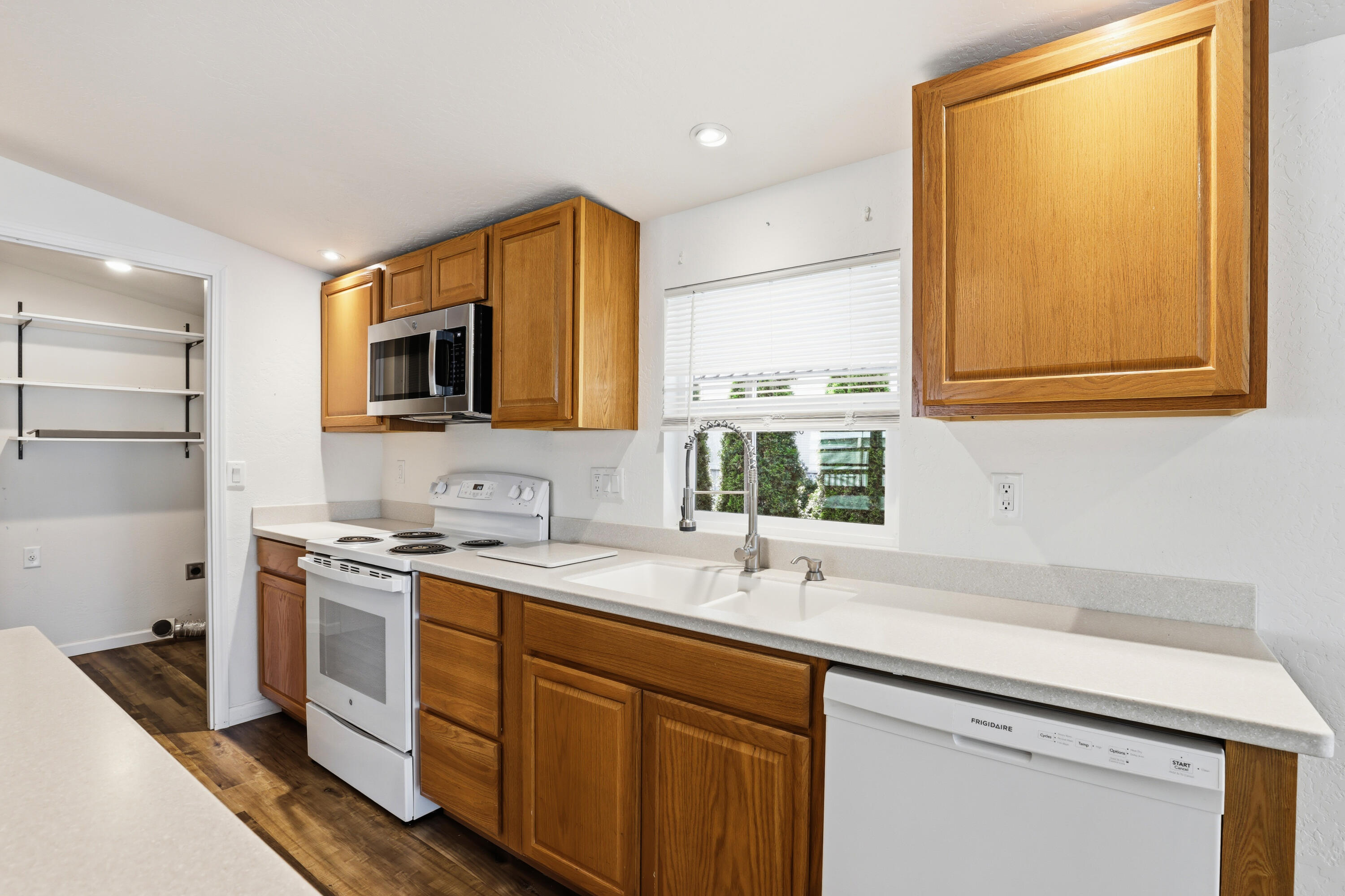 8401 Old Stage Road, Unit 16 Central Point, OR 97502 - Photo 10 of 23 a kitchen with a sink stove and microwave
