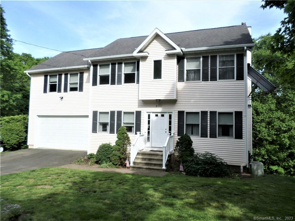 a view of a house with backyard and garden