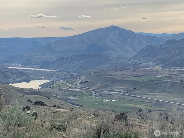 a view of aerial view of residential houses with outdoor space
