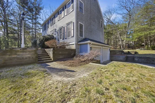 $725,000 | 92 Ocean Hill Drive, Kingston, MA 02364