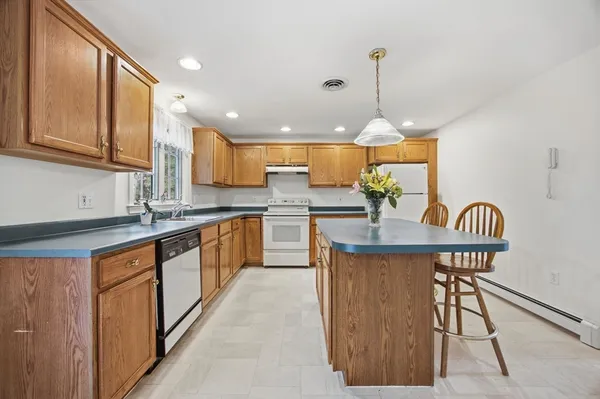 $725,000 | 92 Ocean Hill Drive, Kingston, MA 02364