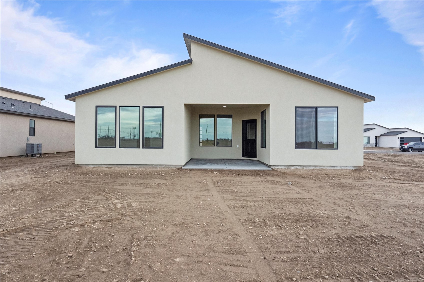 1269 E Mount Othello, WA 99344 - Photo 23 of 32 front view of a house with a yard