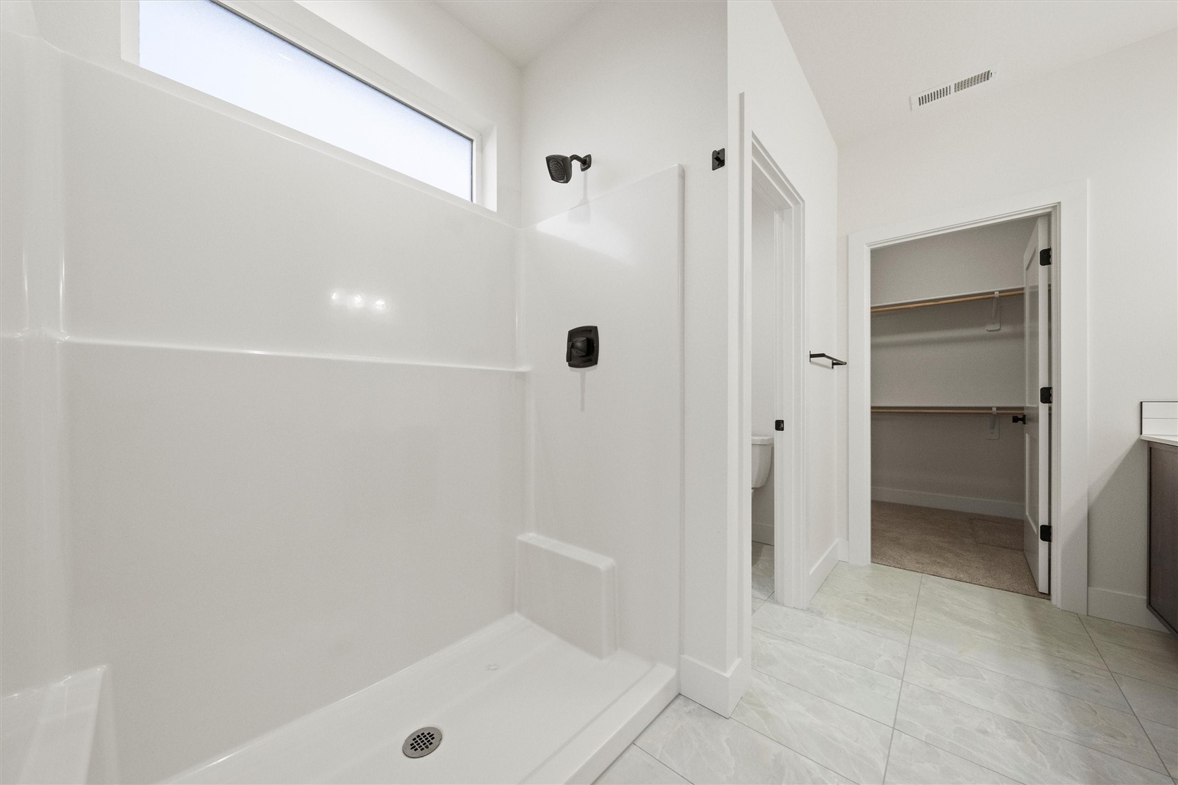 1269 E Mount Othello, WA 99344 - Photo 25 of 32 a bathroom with a bath tub