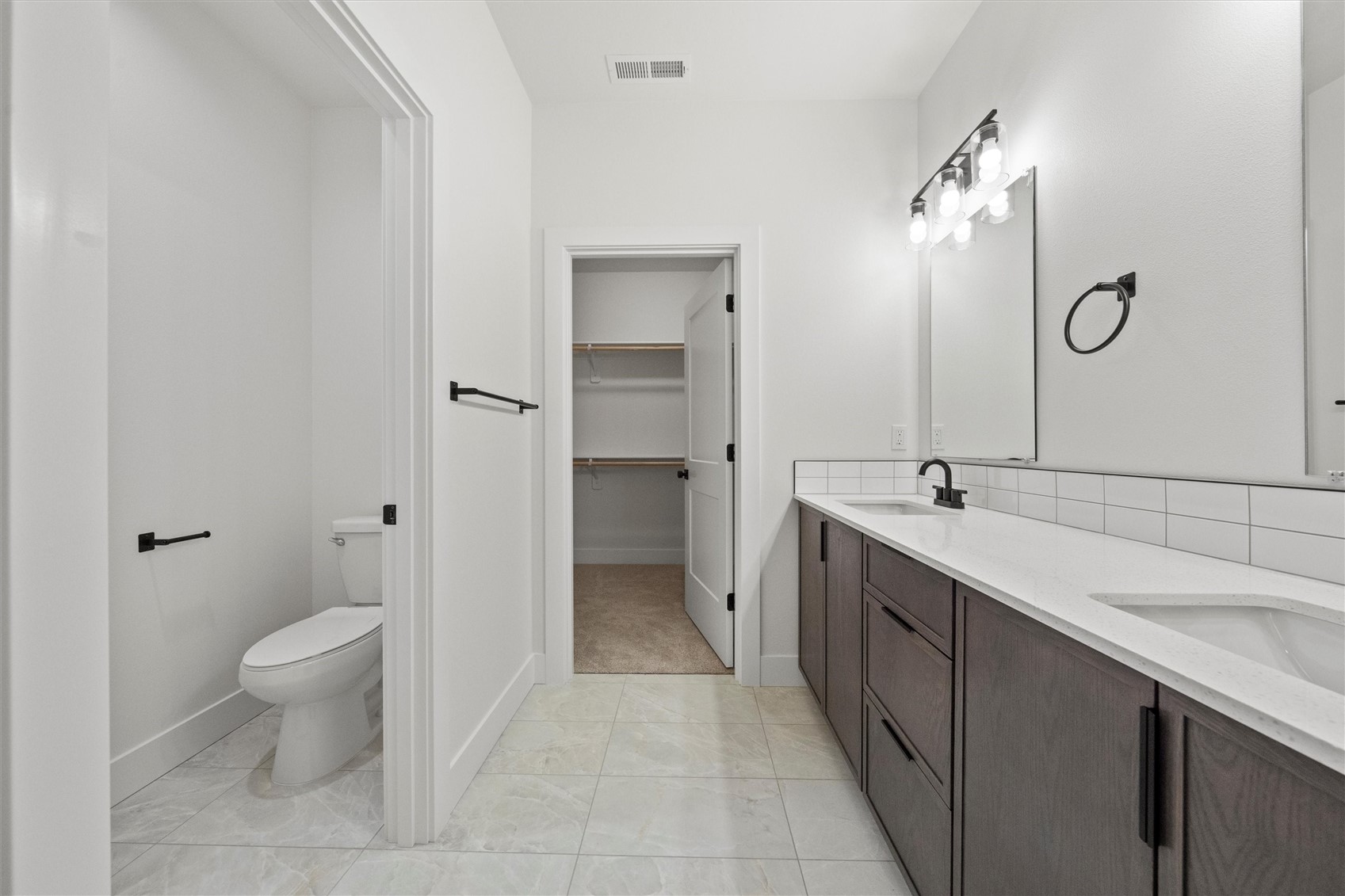 1269 E Mount Othello, WA 99344 - Photo 29 of 32 a spacious bathroom with a double vanity sink toilet and a shower