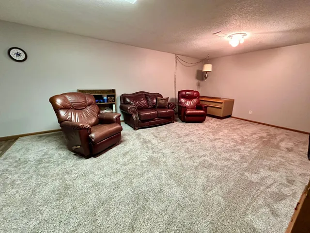 $625,000 | 19118 Aspen Avenue, Tracy, MN 56175