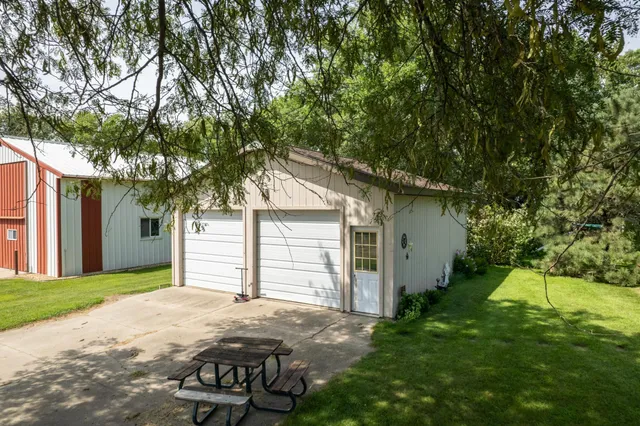 $625,000 | 19118 Aspen Avenue, Tracy, MN 56175