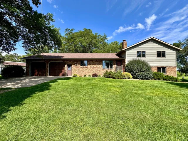 $625,000 | 19118 Aspen Avenue, Tracy, MN 56175