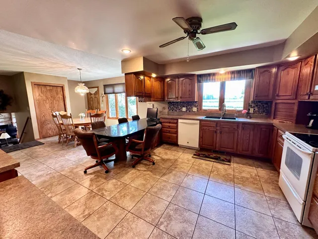 $625,000 | 19118 Aspen Avenue, Tracy, MN 56175