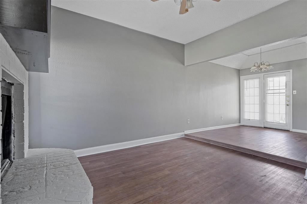 804 Custer Street Arlington, TX 76014 - Photo 2 of 21
