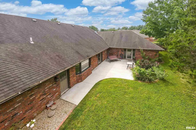 $370,000 | 1605 South Eugene Lane, Marion, IL 62959