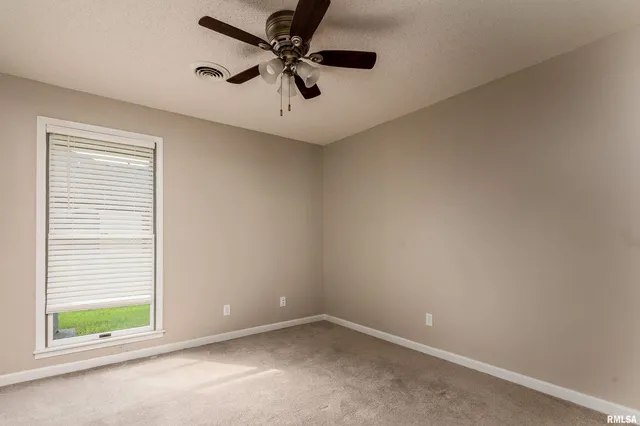 $370,000 | 1605 South Eugene Lane, Marion, IL 62959