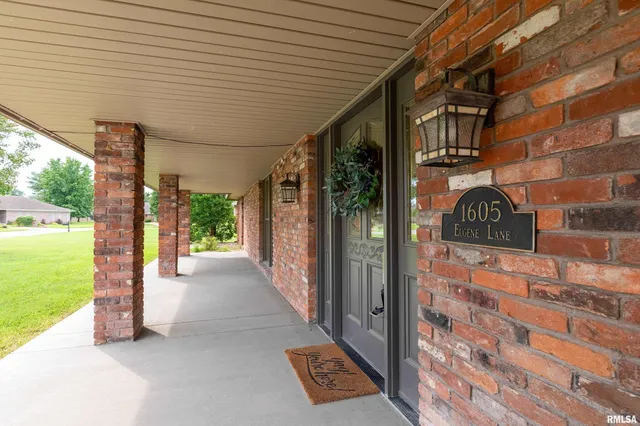 $370,000 | 1605 South Eugene Lane, Marion, IL 62959