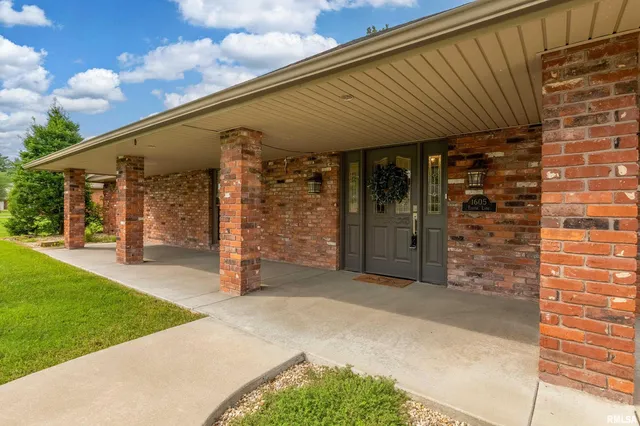 $370,000 | 1605 South Eugene Lane, Marion, IL 62959