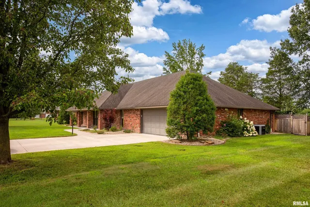 $370,000 | 1605 South Eugene Lane, Marion, IL 62959