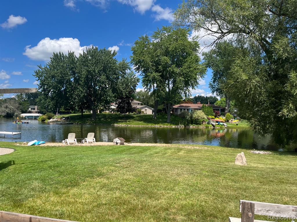 969 Bogie Lake Road White Lake, MI 48383 - Photo 20 of 29