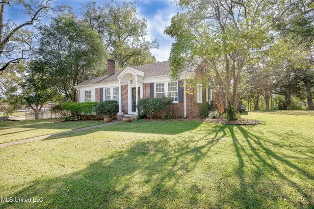 $299,999 | 306 East Main Street, Raymond, MS 39154