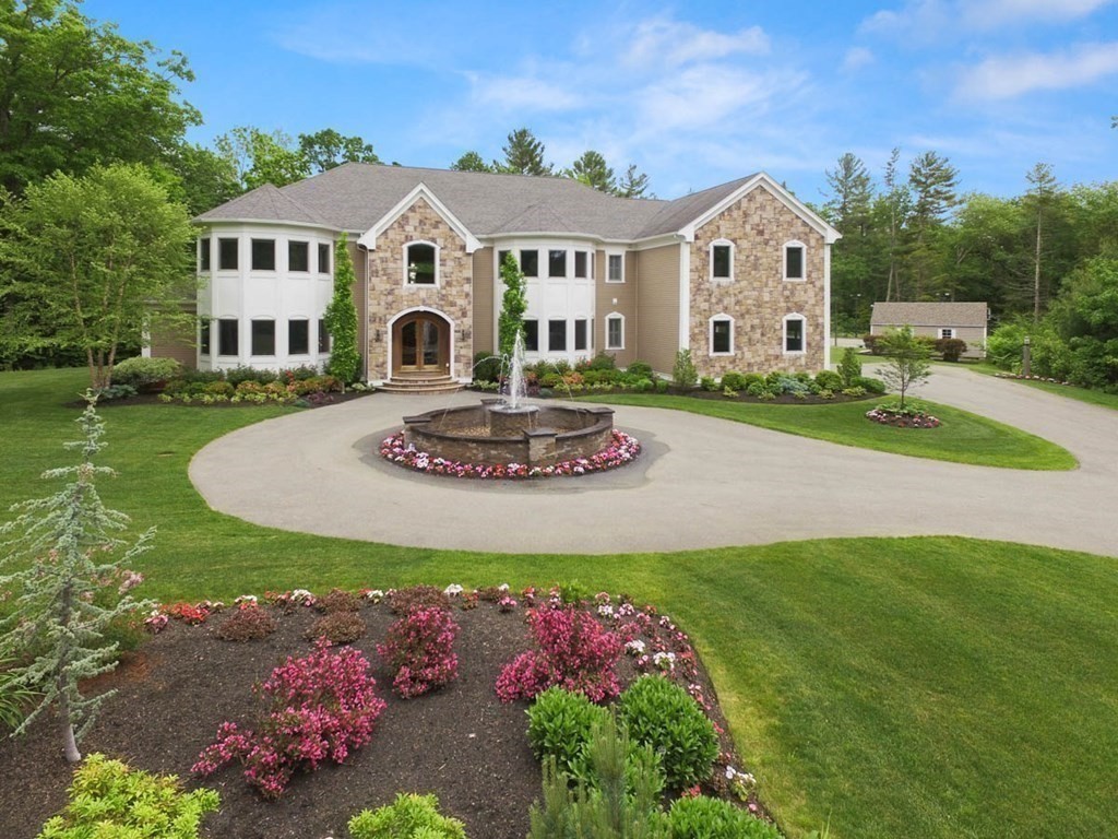 19 Ross Lane Middleton, MA 01949 - Photo 2 of 42 a front view of a house with a yard