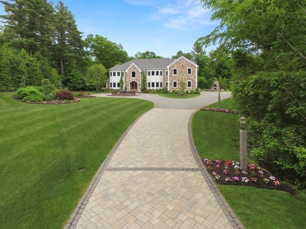 19 Ross Lane Middleton, MA 01949 - Photo 40 of 42 a front view of a house with garden