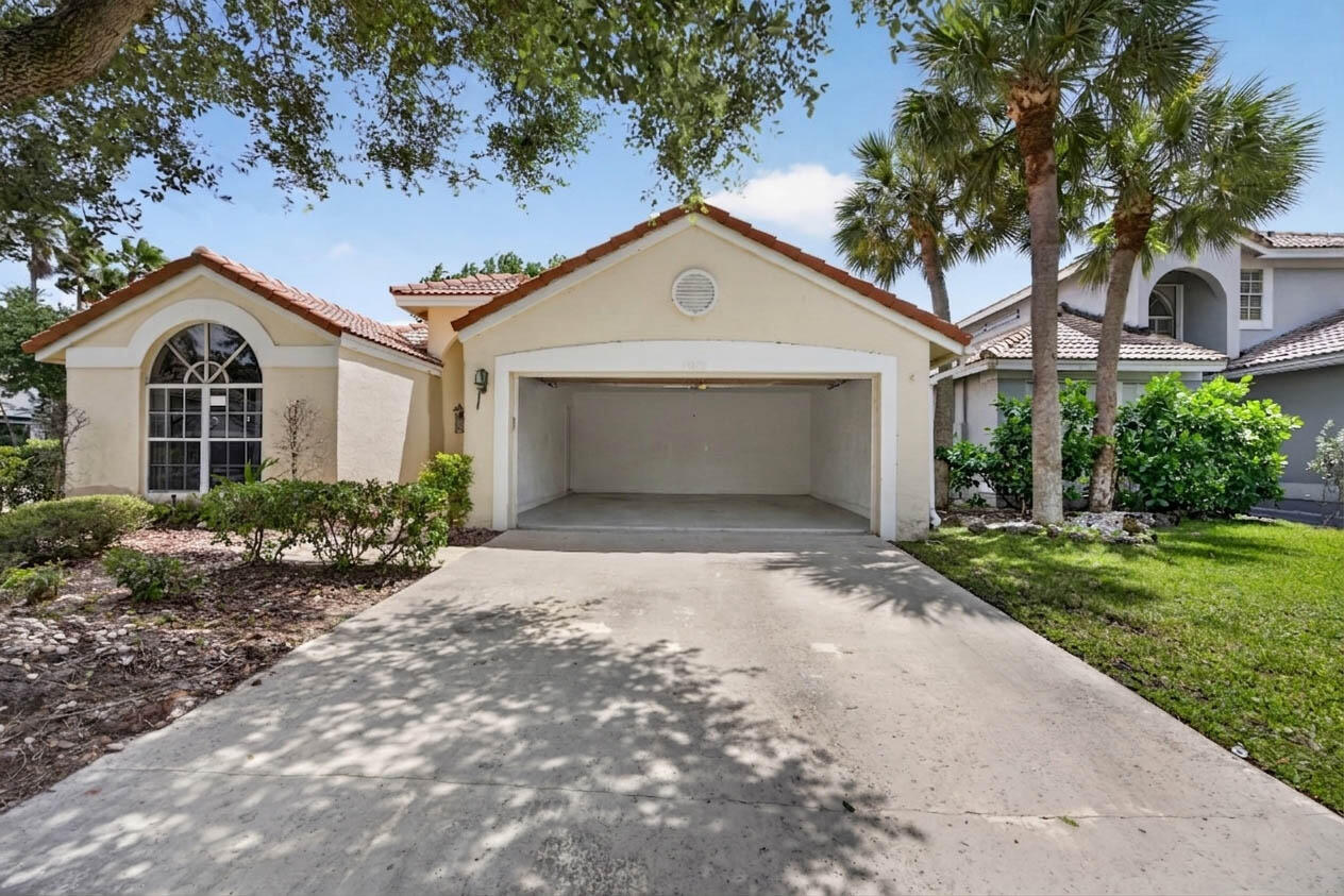 10870 Old Bridgeport Lane Boca Raton, FL 33498 - Photo 4 of 41 39